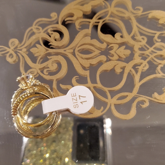 👑Gold crystal ring set - Picture 5 of 5